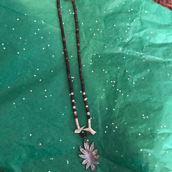 Vintage Shell and Mother of Pearl Necklace - Picture 3 of 3